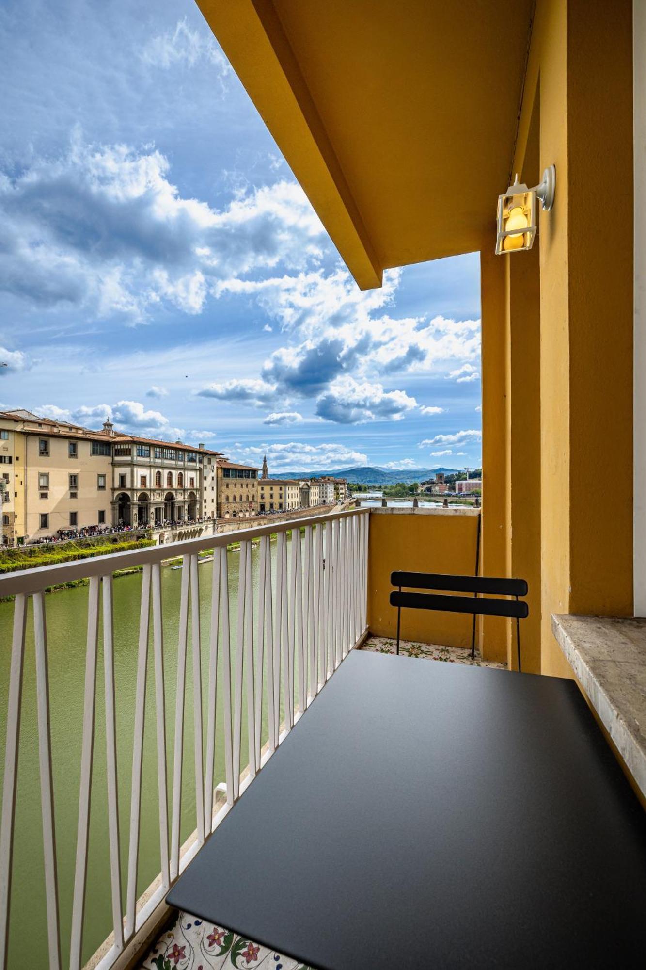 Yd Balcony On Pontevecchio View Apartamento Florença Exterior foto
